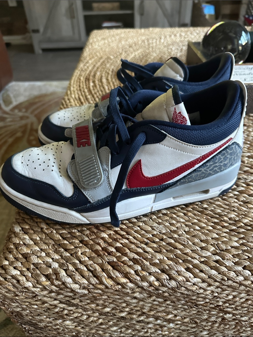 Nike Men’s size 10 Air Jordan White Navy Red Athletic Shoes